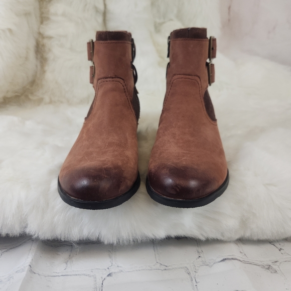 Sorel Lolla Bootie in Buffalo and Dark Brown. Excellent like new condition. - Picture 3 of 7